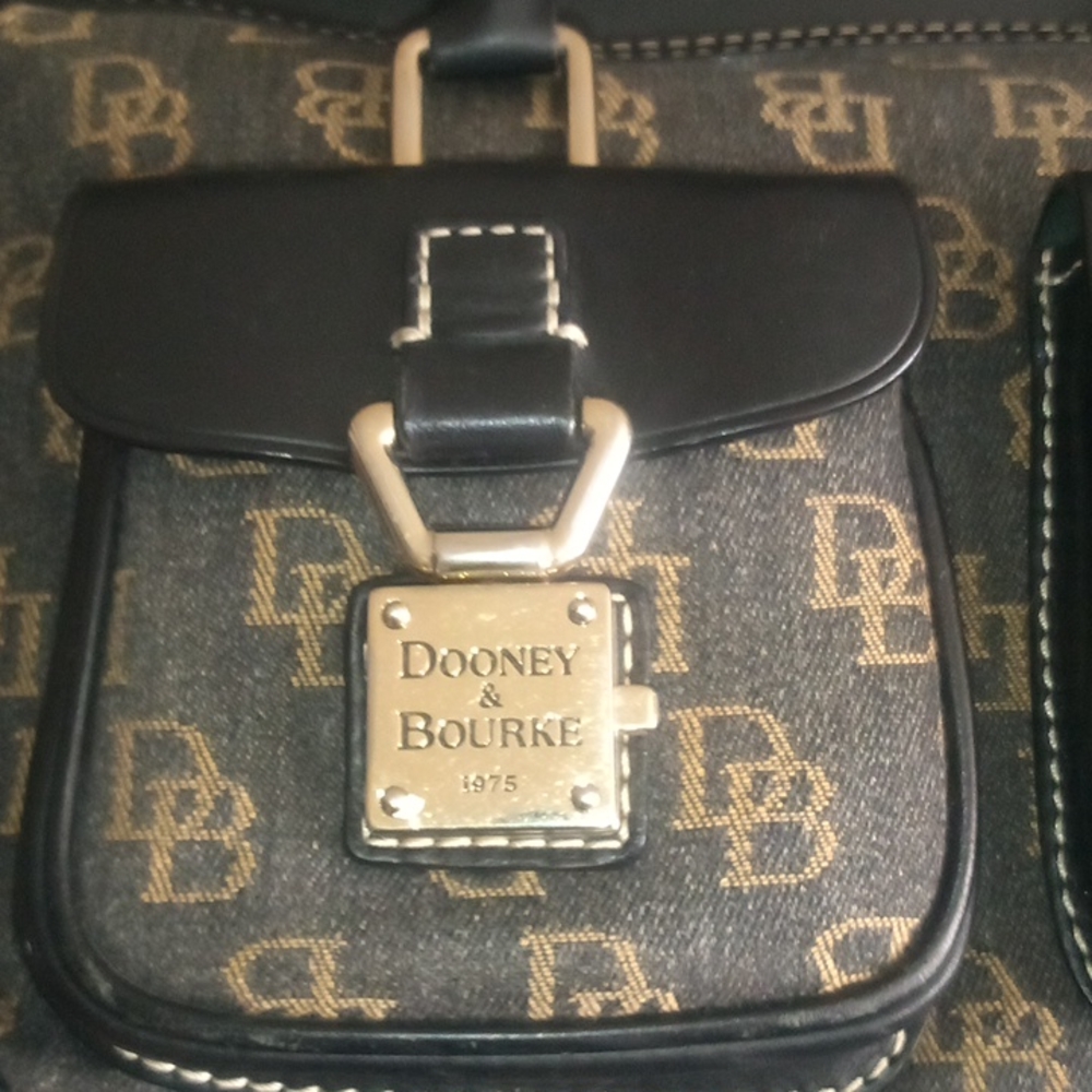 Dooney & Bourke - Picture 3 of 6